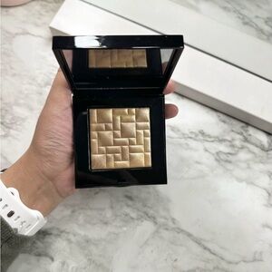 Bobbi Brown Moon Glow Highlighting Powder